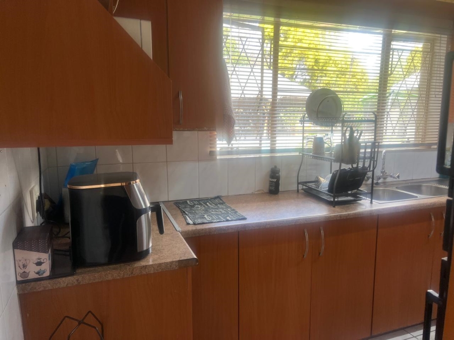 5 Bedroom Property for Sale in Brackendowns Gauteng