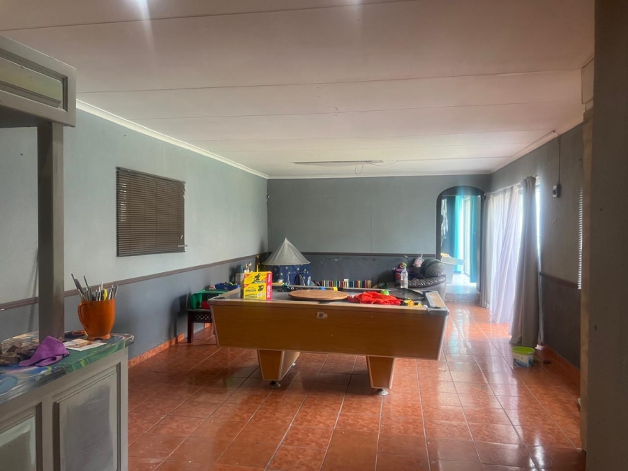 5 Bedroom Property for Sale in Brackendowns Gauteng