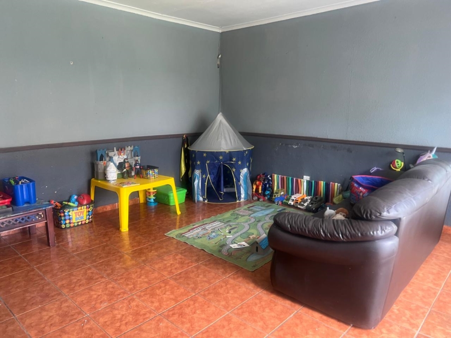 5 Bedroom Property for Sale in Brackendowns Gauteng