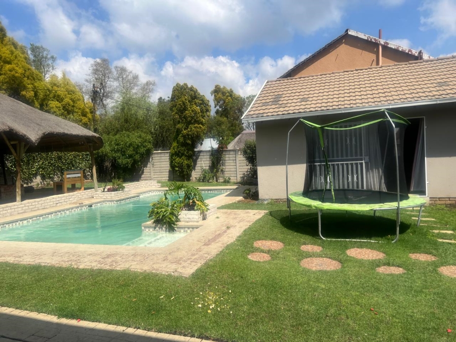 5 Bedroom Property for Sale in Brackendowns Gauteng