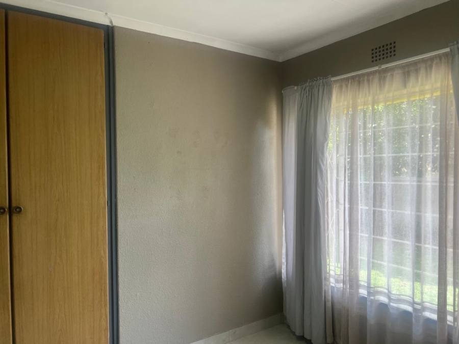 5 Bedroom Property for Sale in Brackendowns Gauteng