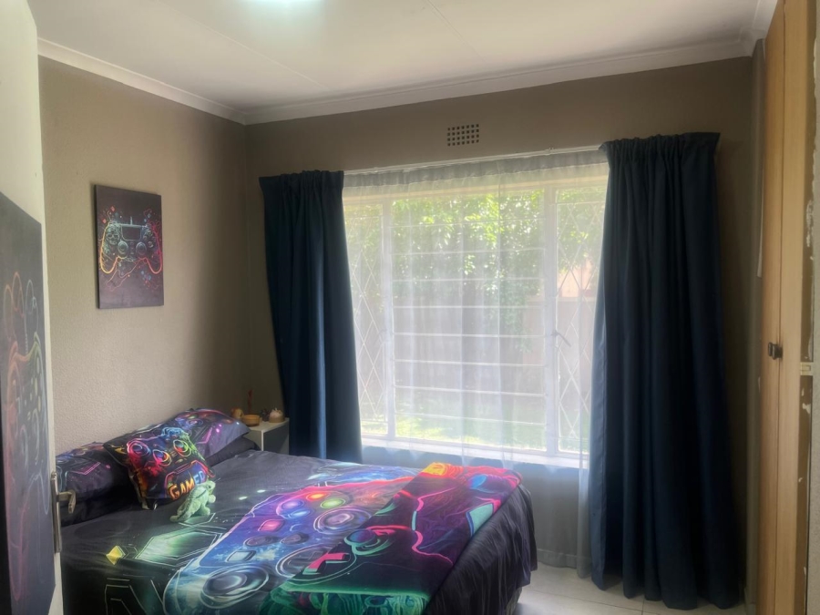 5 Bedroom Property for Sale in Brackendowns Gauteng
