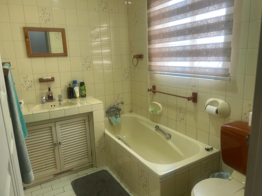 5 Bedroom Property for Sale in Brackendowns Gauteng
