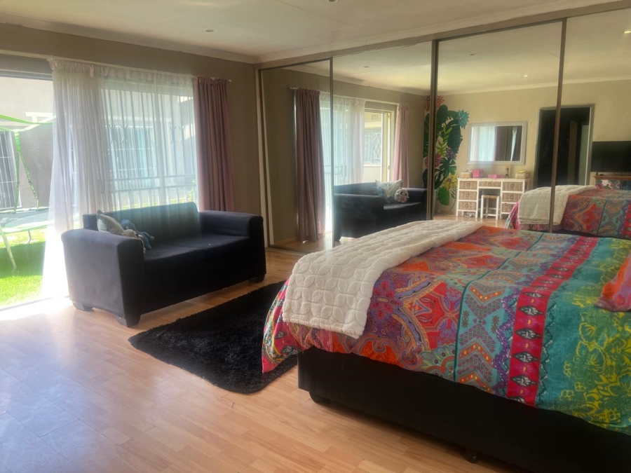 5 Bedroom Property for Sale in Brackendowns Gauteng
