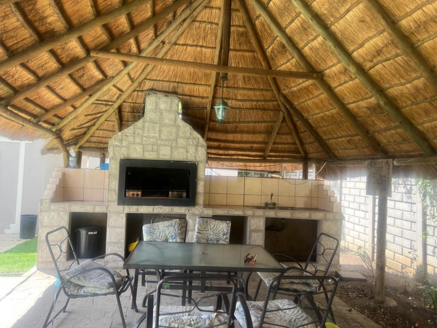 5 Bedroom Property for Sale in Brackendowns Gauteng