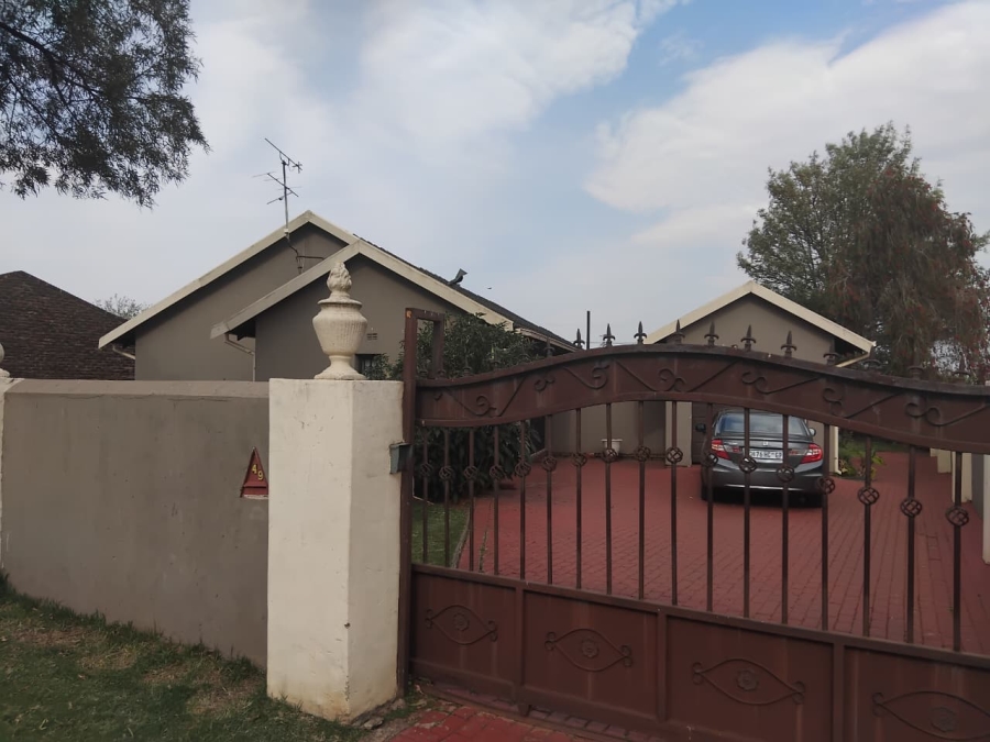 3 Bedroom Property for Sale in Dawn Park Gauteng