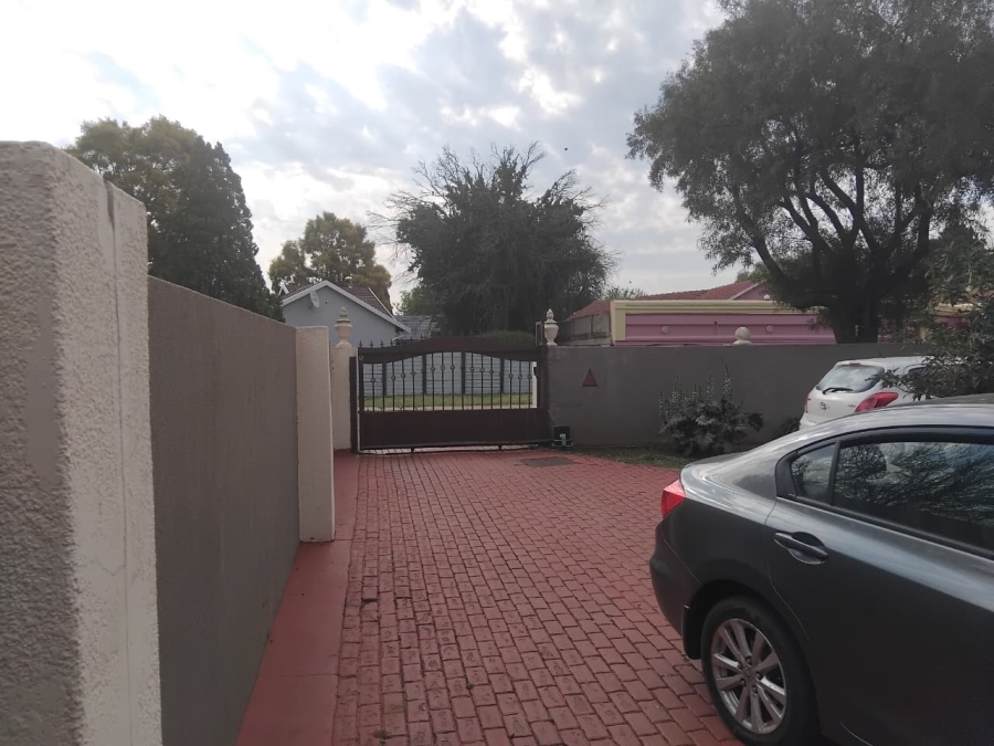 3 Bedroom Property for Sale in Dawn Park Gauteng