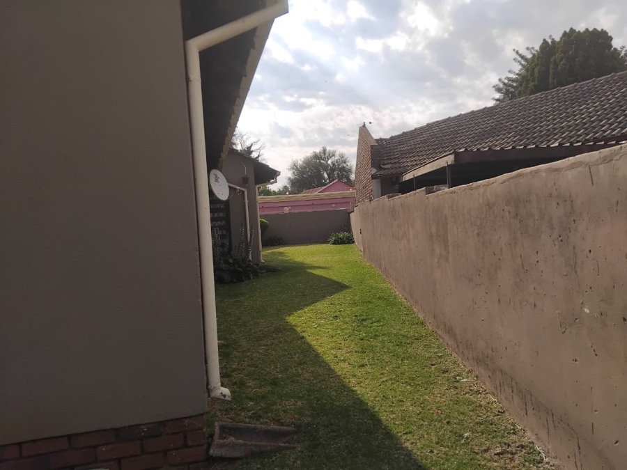 3 Bedroom Property for Sale in Dawn Park Gauteng