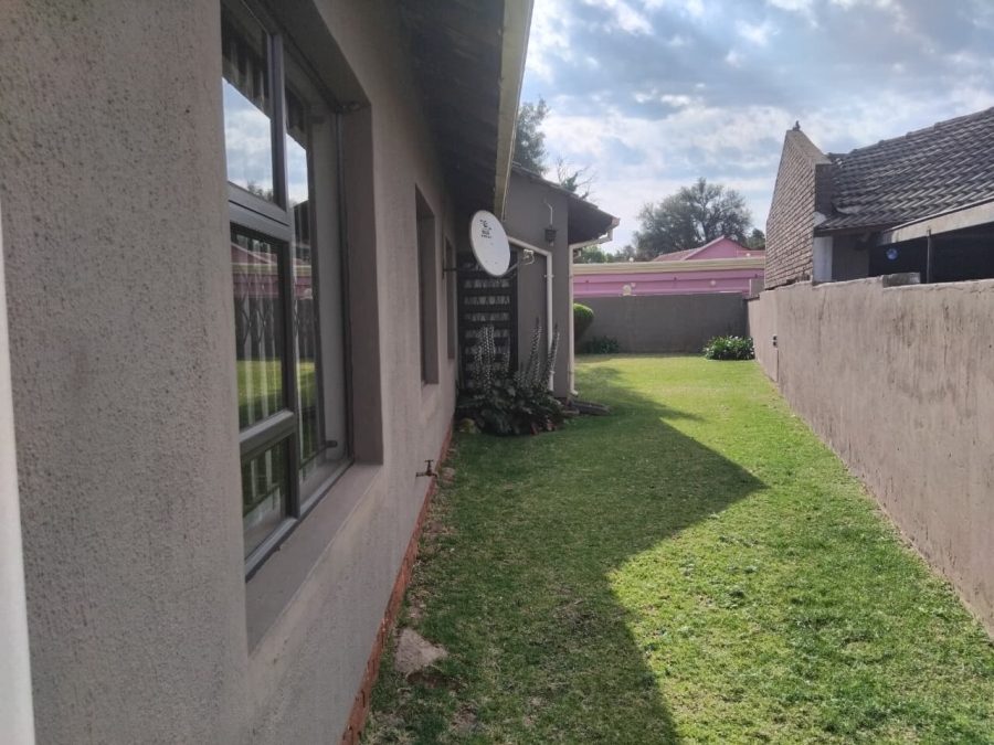 3 Bedroom Property for Sale in Dawn Park Gauteng