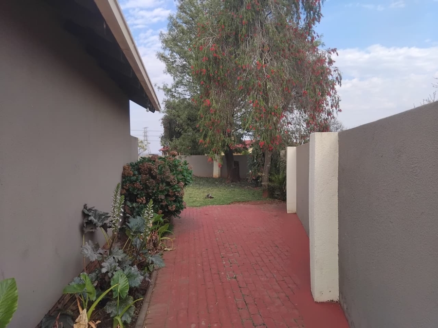 3 Bedroom Property for Sale in Dawn Park Gauteng