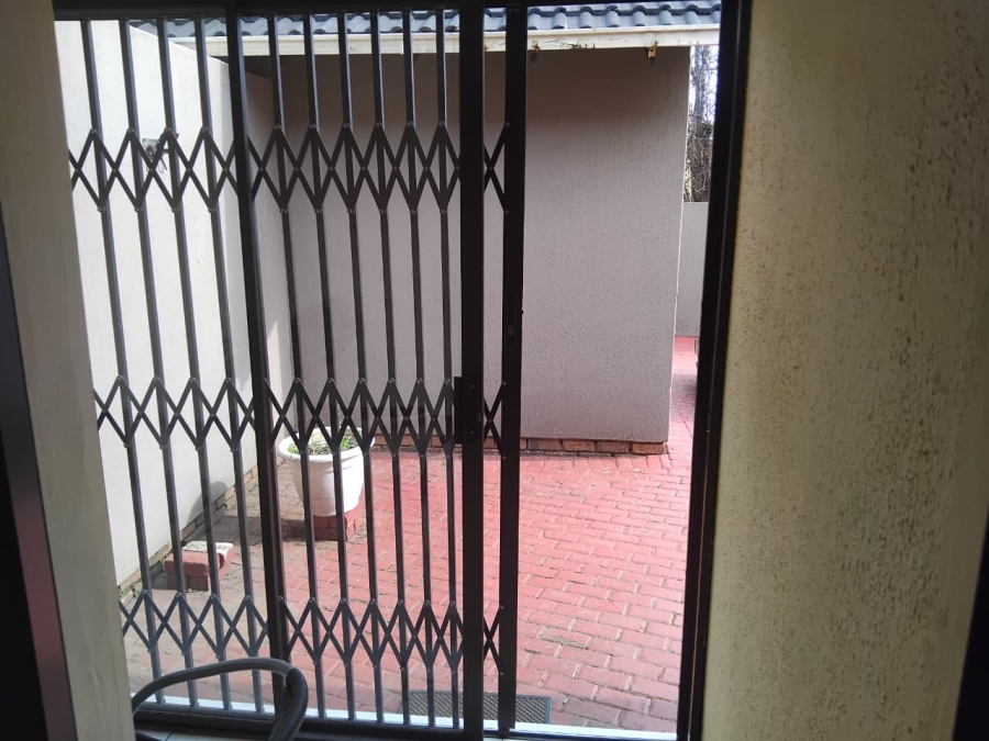 3 Bedroom Property for Sale in Dawn Park Gauteng