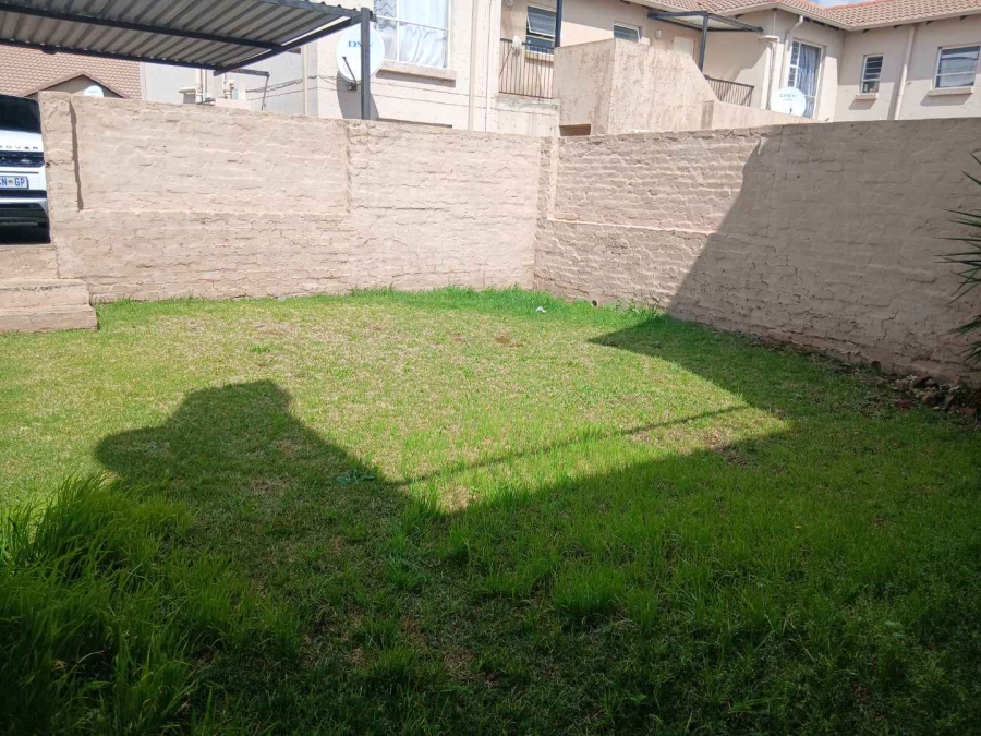 To Let 2 Bedroom Property for Rent in Albertsdal Gauteng