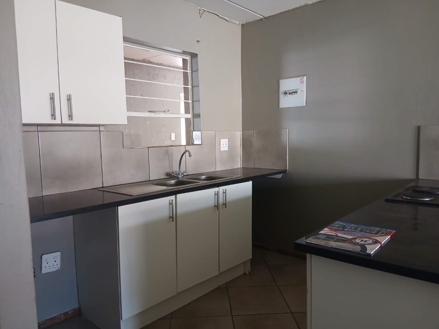 2 Bedroom Property for Sale in Albertsdal Gauteng