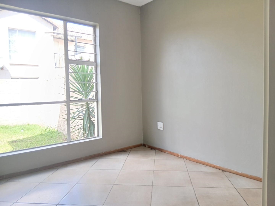 2 Bedroom Property for Sale in Albertsdal Gauteng