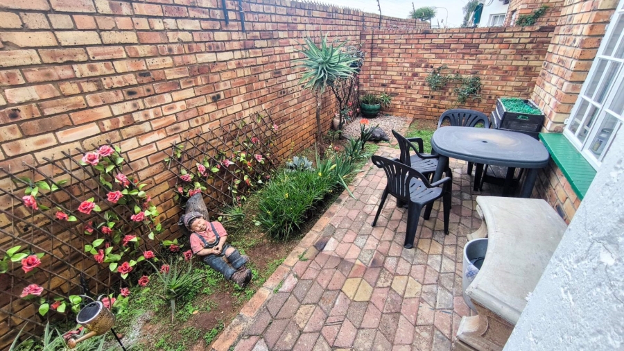 3 Bedroom Property for Sale in Brackenhurst Gauteng