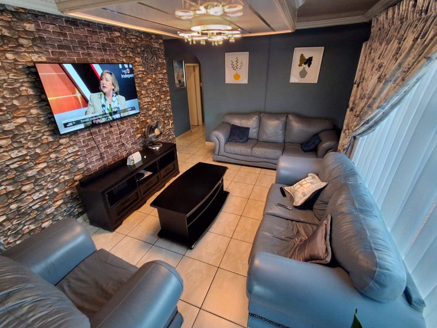 4 Bedroom Property for Sale in Jan Niemand Park Gauteng