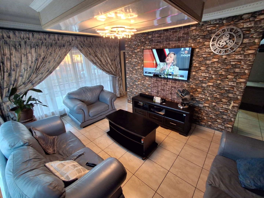 4 Bedroom Property for Sale in Jan Niemand Park Gauteng