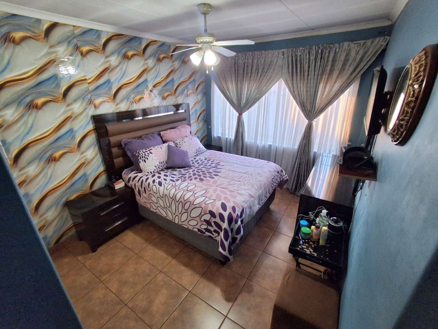 4 Bedroom Property for Sale in Jan Niemand Park Gauteng