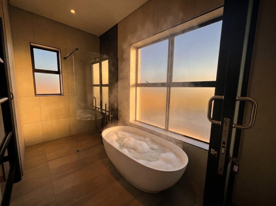 5 Bedroom Property for Sale in Helderfontein Estate Gauteng