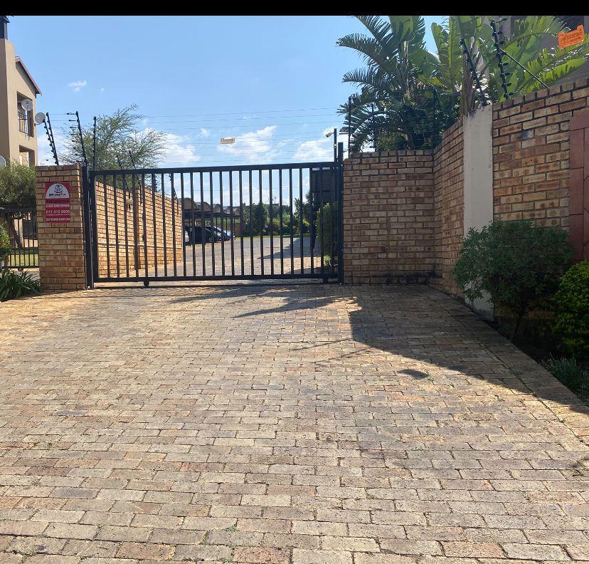 To Let 3 Bedroom Property for Rent in North Riding Gauteng