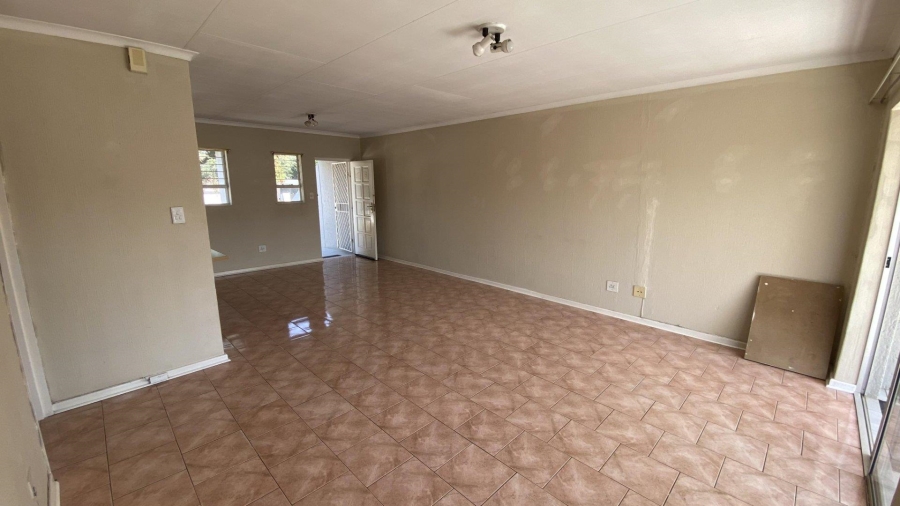 To Let 2 Bedroom Property for Rent in Fairland Gauteng
