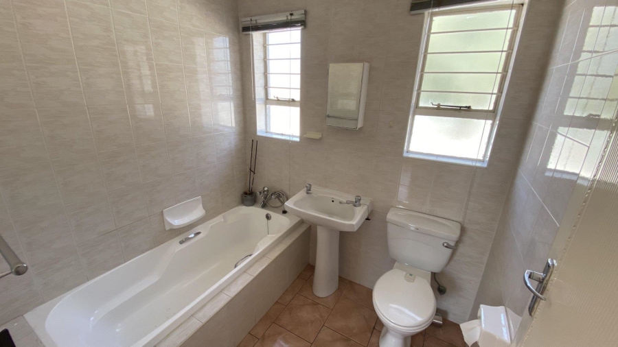 To Let 2 Bedroom Property for Rent in Fairland Gauteng