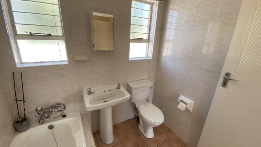 To Let 2 Bedroom Property for Rent in Fairland Gauteng
