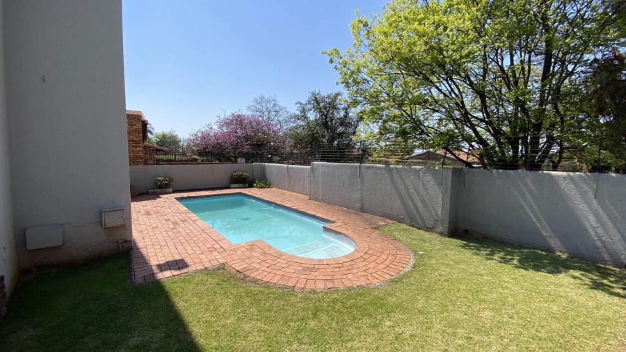 To Let 2 Bedroom Property for Rent in Fairland Gauteng
