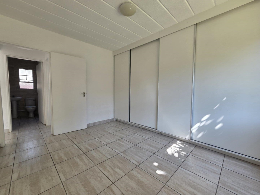 To Let 2 Bedroom Property for Rent in Vorna Valley Gauteng