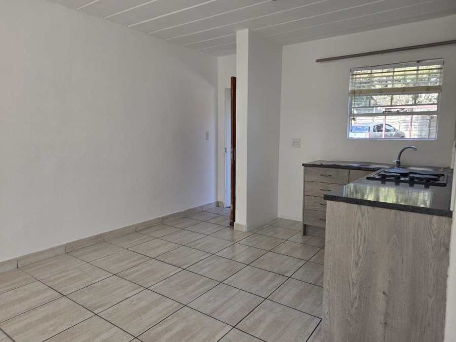 To Let 2 Bedroom Property for Rent in Vorna Valley Gauteng