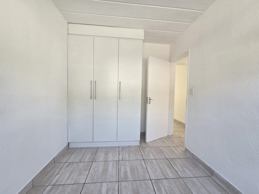 To Let 2 Bedroom Property for Rent in Vorna Valley Gauteng