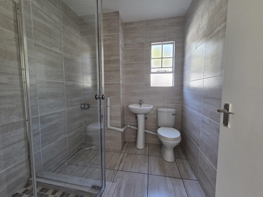 To Let 2 Bedroom Property for Rent in Vorna Valley Gauteng