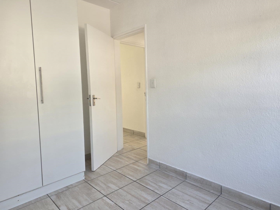 To Let 2 Bedroom Property for Rent in Vorna Valley Gauteng