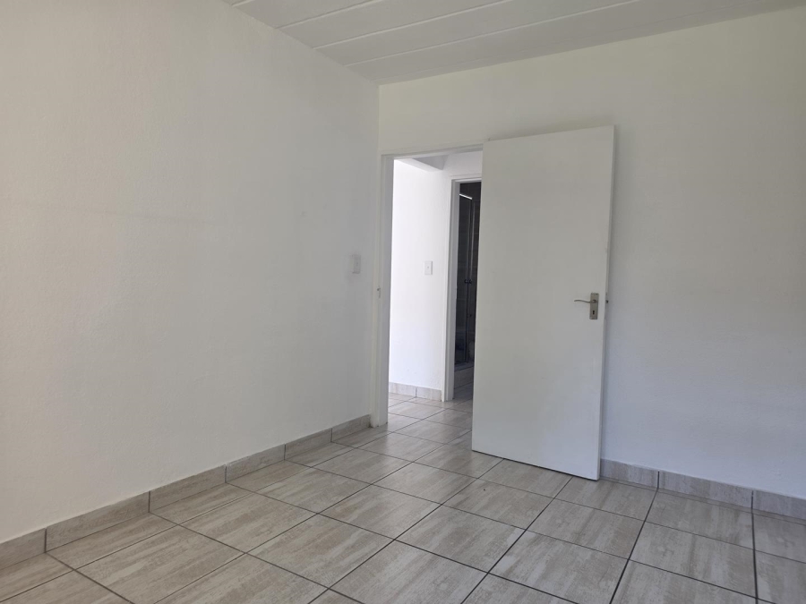 To Let 2 Bedroom Property for Rent in Vorna Valley Gauteng