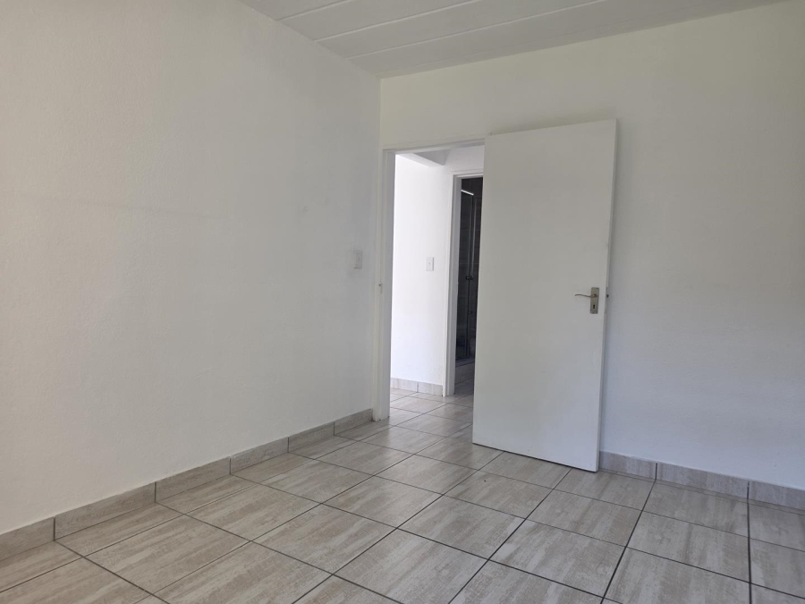 To Let 2 Bedroom Property for Rent in Vorna Valley Gauteng