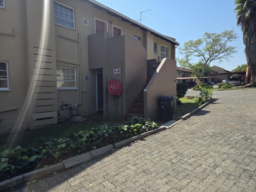 To Let 2 Bedroom Property for Rent in Vorna Valley Gauteng