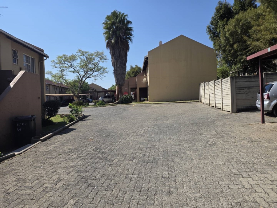 To Let 2 Bedroom Property for Rent in Vorna Valley Gauteng