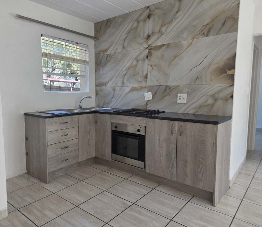 To Let 2 Bedroom Property for Rent in Vorna Valley Gauteng