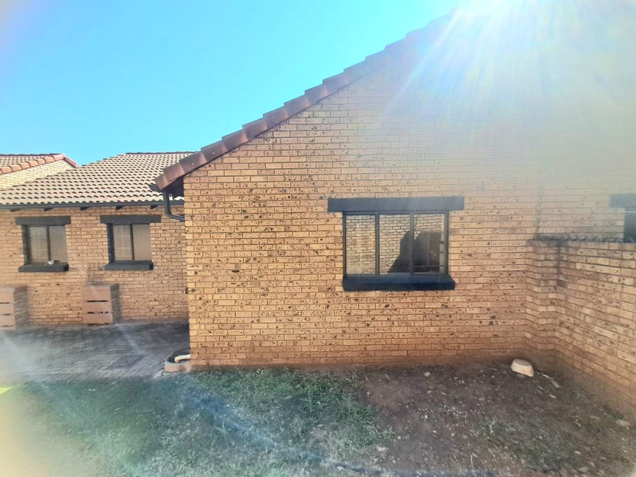 To Let 2 Bedroom Property for Rent in Equestria Gauteng