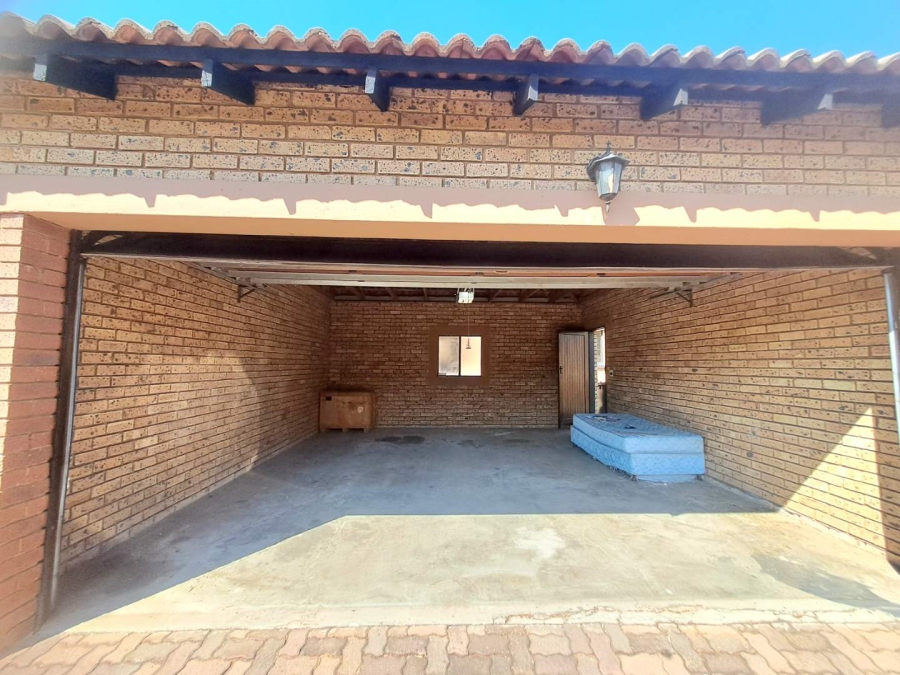 To Let 2 Bedroom Property for Rent in Equestria Gauteng