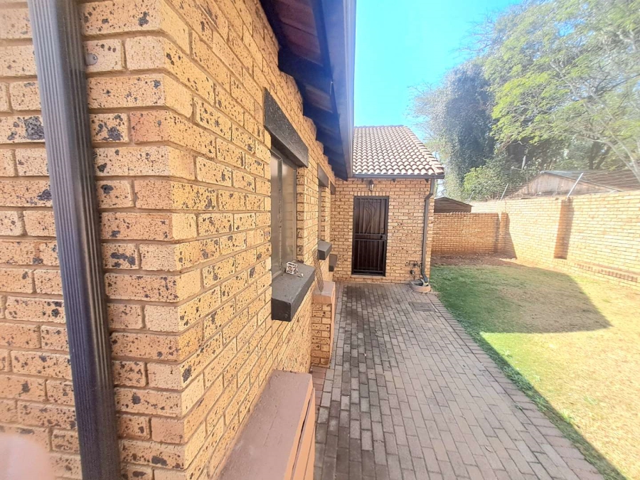 To Let 2 Bedroom Property for Rent in Equestria Gauteng