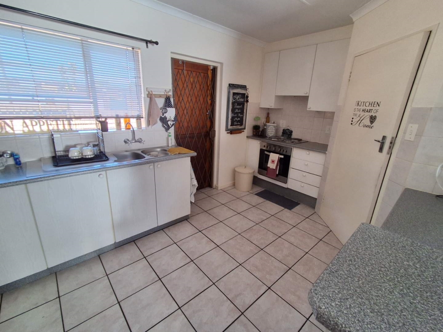 3 Bedroom Property for Sale in Die Hoewes Gauteng