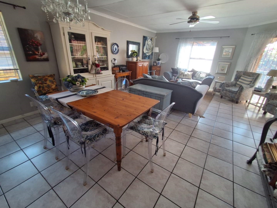 3 Bedroom Property for Sale in Die Hoewes Gauteng