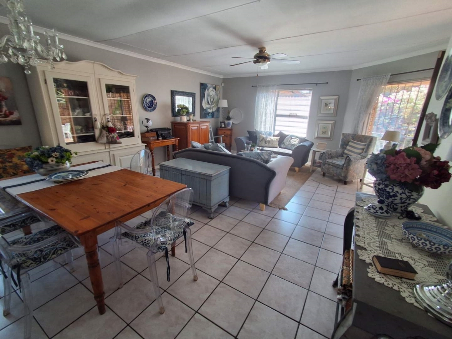 3 Bedroom Property for Sale in Die Hoewes Gauteng