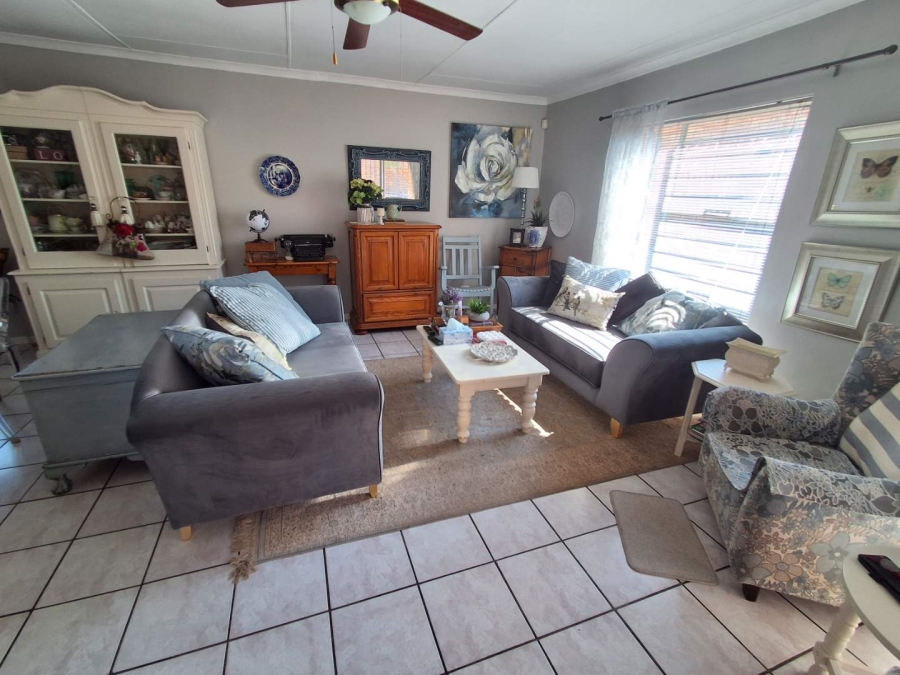 3 Bedroom Property for Sale in Die Hoewes Gauteng