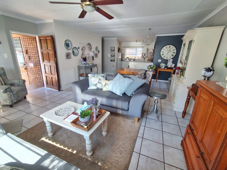 3 Bedroom Property for Sale in Die Hoewes Gauteng