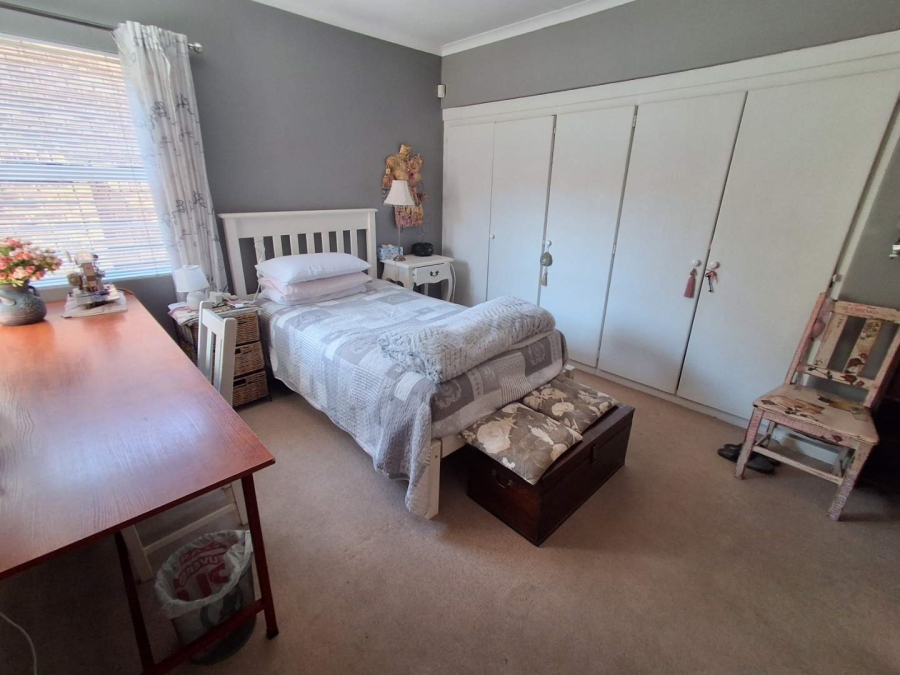 3 Bedroom Property for Sale in Die Hoewes Gauteng