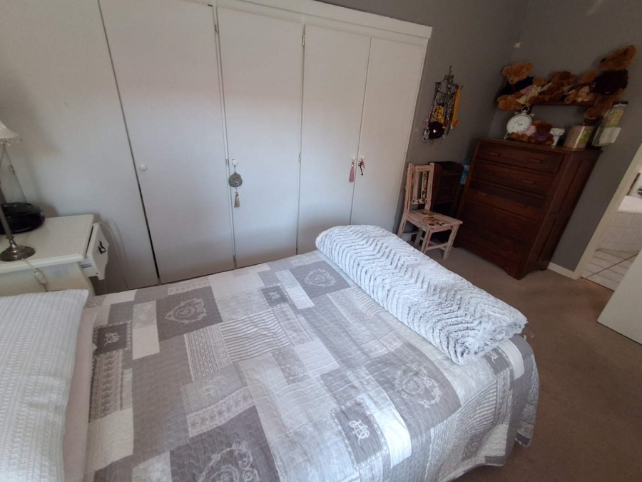 3 Bedroom Property for Sale in Die Hoewes Gauteng