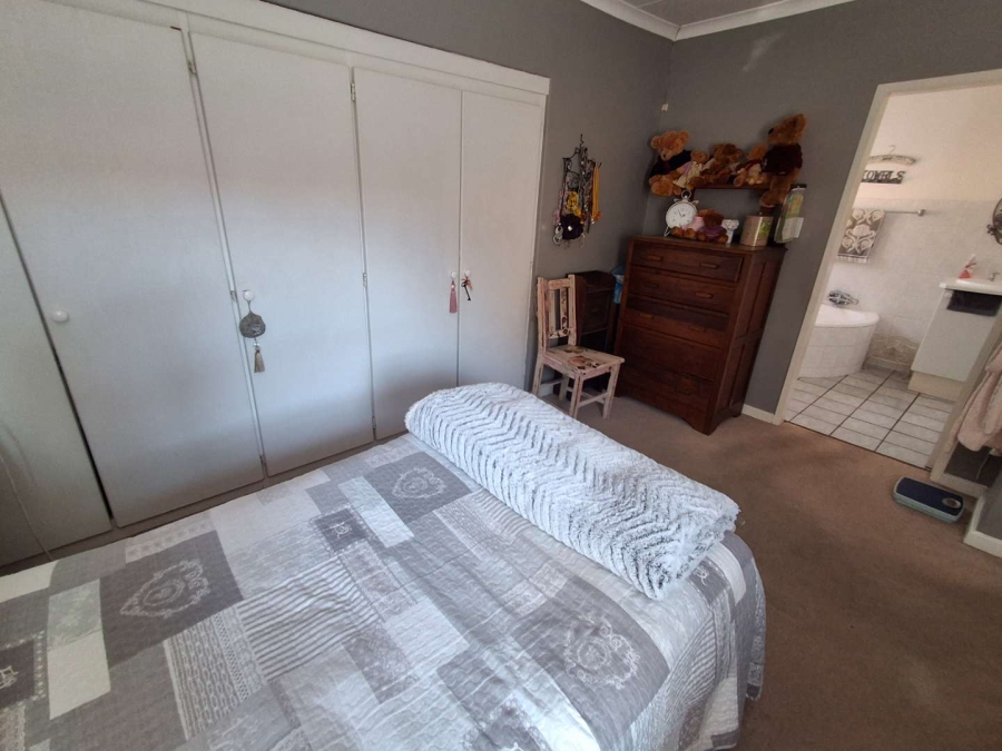 3 Bedroom Property for Sale in Die Hoewes Gauteng