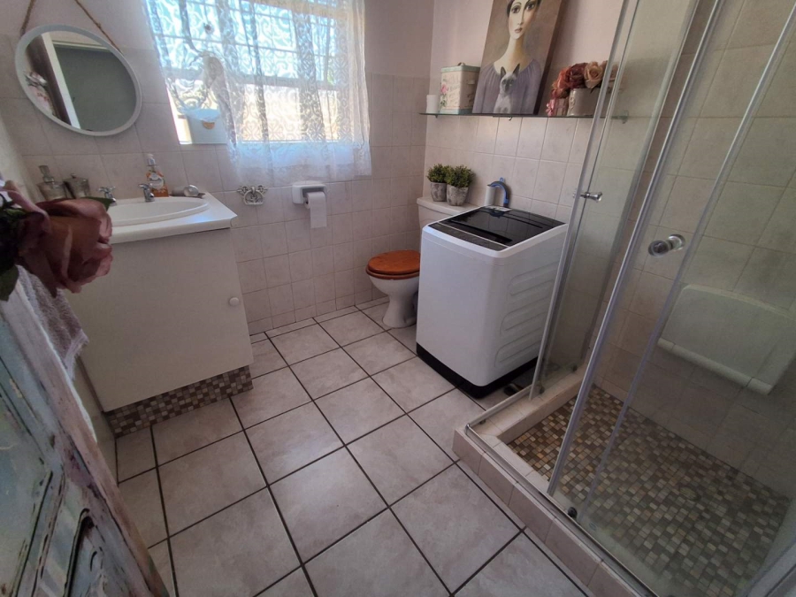 3 Bedroom Property for Sale in Die Hoewes Gauteng